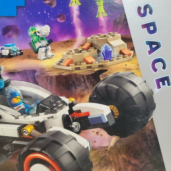 Lego City Space Explorer Rover and Alien Life 60431 - Picture 3 of 9